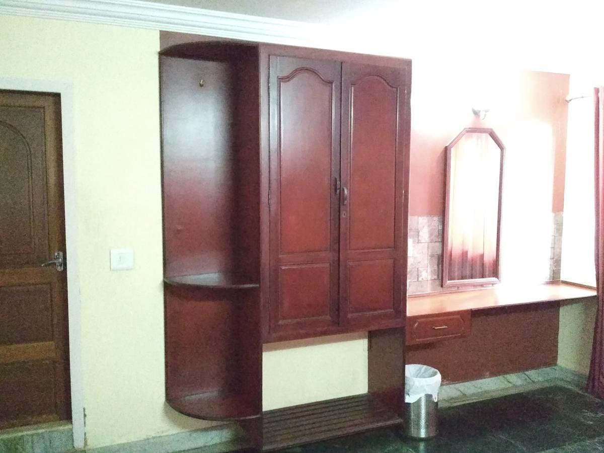 Hotel Rukmini Alwaye Exterior foto